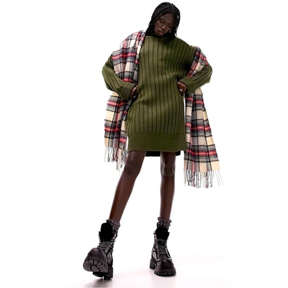 🆕 Topshop - Ribbed Funnel Neck
Sweater Dress Size 12 US - Picture 2 of 4